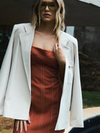 Vestido Curto com Recortes - Telha