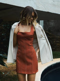 Vestido Curto com Recortes - Telha